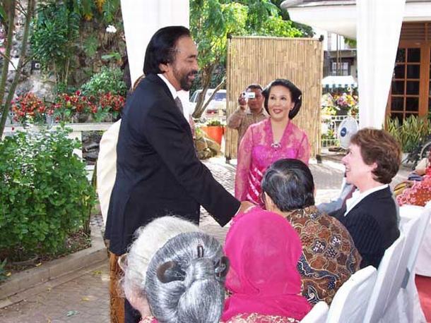 Pencatatan sipil Inka - Lia, di Gua Maria, katedral Jakarta : Tuesday : 16. August 2005